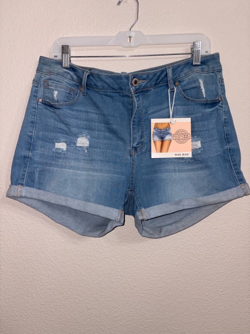 Wax Jean Women’s 3X Light Wash Distressed Denim Shorts NWT